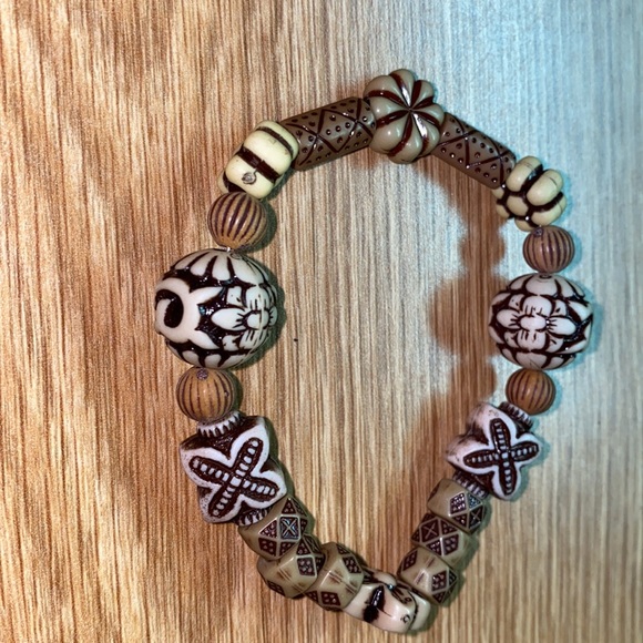 3 hand beaded bracelets. Made by me. - Picture 4 of 5